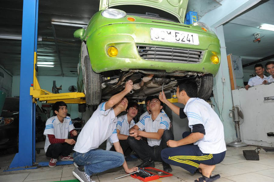 Trung tâm học sửa chữa ô tô tại Hà Nội