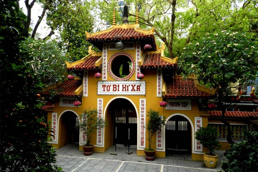 Điểm đi chơi tết nổi tiếng tại Hà Nội Chùa Quán Sứ 